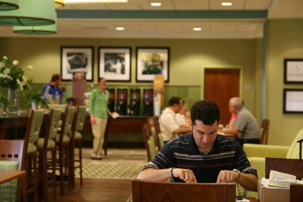 Hampton Inn Bermuda Run / Advance Restauracja zdjęcie